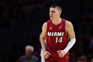 融入得越来越好！希罗首节10分钟 9中5拿到12分3篮板