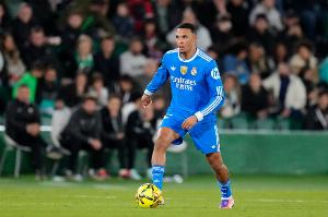 TA：皇马教练组对阿诺德受伤感到难过，巴尔韦德预计将踢右后卫