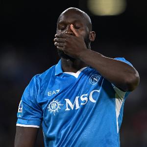 那不勒斯总监谈卢卡库：他正努力复出，但我们不能操之过急