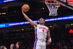 先发制人！奥萨尔突破上篮得手 活塞开场17-4打停雄鹿