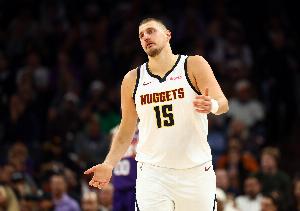 约基奇生涯165场至少20分10助 继续刷新中锋纪录&张伯伦54场第二