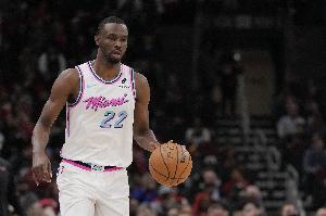 终结这么差的嘛？维金斯18投仅4中拿到11分6板5助 多次近筐不中