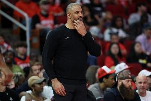 内线得分78但只命中5记三分！乌度卡：我们坐在替补席上都笑了