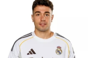 右后卫告急！阿斯：皇马考虑征调二队小将大卫·希门尼斯