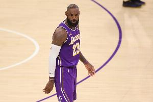 詹姆斯连续上双纪录终结！名嘴夏普：真是苦乐参半 没想到会终结