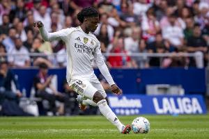 记者：卡马文加明天将接受伤情评估，以确认周日能否出战塞尔塔