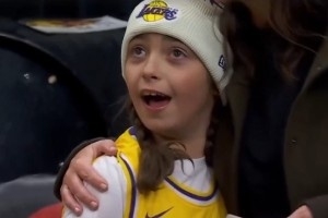 詹姆斯：多伦多的球迷独一无二 他们总是张开双臂欢迎我