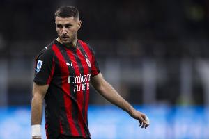 父亲：S·希门尼斯没有想离开米兰的想法，他在米兰很开心