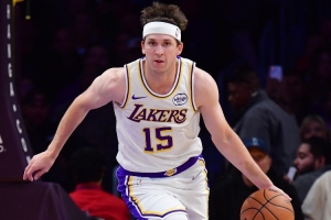 里夫斯单场至少40分5板10助5三分 湖人队史第三人&比肩科比东契奇