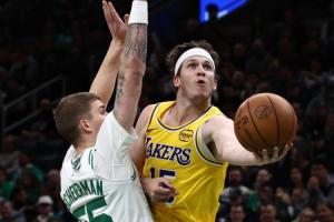 遭遇铁索连环！里夫斯全场仍博17罚取36分 背靠背两场砍下80分！