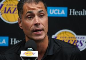 美记：湖人追字母只是球迷的幻想 他们正评估市场 近期不急于交易