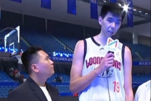 徐昕谈莫兰德：非常有激情&对抗足 私下关系不错 大动作不会计较