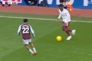 进球无效！厄德高直塞策动，埃泽抢点破门，萨卡越位在先进球被吹