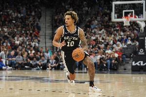 罗德曼附体！索汉半场抢到4个前场板 5投4中拿到8分&另有1助攻