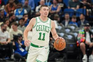 普理查德：对手联防会留下空位和三分机会 我们充满信心果断出手