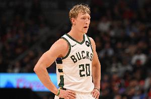 左肩挫伤！老里：不确定AJ·格林缺席多久 检查结果不差也不理想