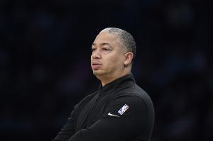 战绩跌回西部倒数第二！解说：快船啊！行至水穷处就真穷了！