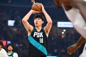 杨毅：开拓者想赢时就不会给小杨比较多时间 在这个阶段都正常