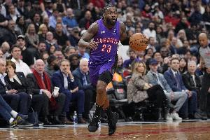 外线开炮！猛龙连中三分轰出23-4的进攻狂潮 迅速缩小分差