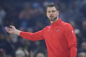 如何应对像灰熊这种阵容经常变动的球队？斯普利特：我们也一样