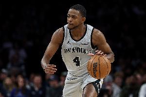 关键两罚稳定胜局！福克斯11中4拿到14分4板7助1断