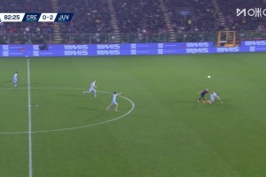 老兵一往无前！瓦尔迪扛翻加蒂杀入禁区低射攻破尤文！