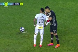 小试牛刀！内马尔复出替补登场两记任意球攻门造威胁！