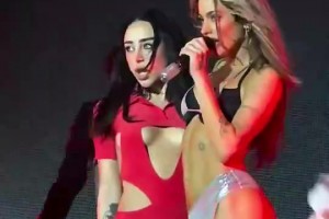 火辣亚马尔前女友Nicki重回舞台，客串德保罗女友演唱会