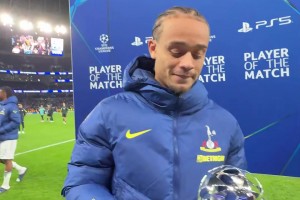 哈维·西蒙斯凭借对阵哥本哈根的出色表现荣膺全场最佳球员