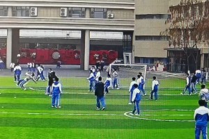 能吹一辈子！小伙子这一脚倒钩，成了全校男生心中的神