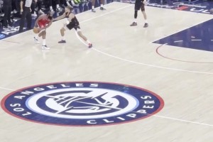 老子还有油！哈登对比尔是真好 连续喂饼助其连中2记3分