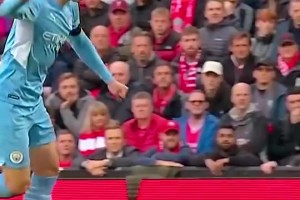 B席曾连续上演“圆规秀”令红军众将无从招架