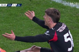 离谱空门不进！萨56单刀过掉铃木彩艳，绝佳空门竟然打高了！