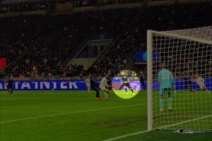 球门后视角再看劳塔罗世界波，网友：究竟是不是踢呲了