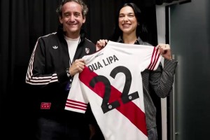 要进世界杯了？哈兰德鲍勃等球员此前抵达挪威队的视频！