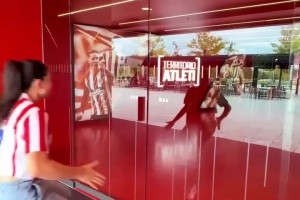 一晃而过的托雷斯！美女网红带你参观万达大都会球场！