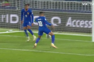 姆总双响！禁区内乱战姆巴佩后点补射得手！法国3-0领先乌克兰！
