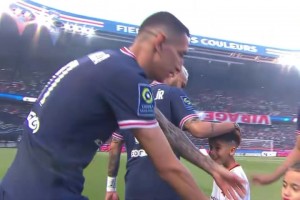 帅是一种感觉！内马尔的经典庆祝动作！