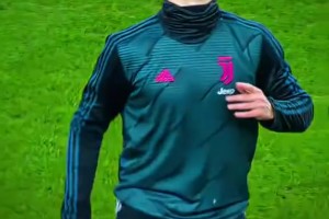 有几分相似度？网友模仿帕尔默踢球！经典落枕回头！