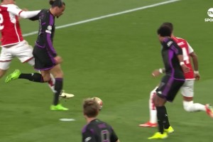 萨卡破门特罗萨德扳平！23-24赛季阿森纳主场2-2战平拜仁！