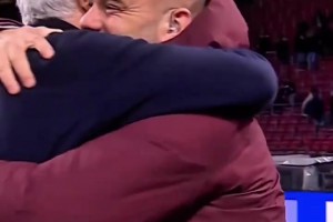 国米球迷泪目！穆里尼奥与爱徒斯内德欧冠赛场再次相遇❤