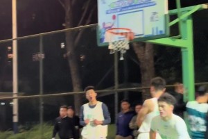 没了王俊杰和赵睿的主攻点 男篮内线明明有身高优势 却毫无配合