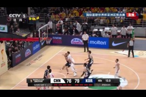 中国男篮半场落后13分 受伤的赵睿替补席着急的不行连比带划