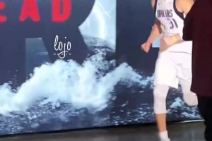 加鸡腿啊！昨日独行侠vs湖人，场边一名丰满女球迷被导播拍到