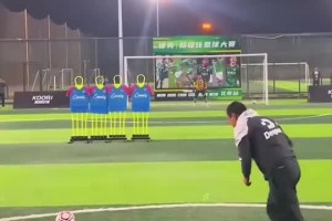 徐克汉姆名不虚传！退役多年的徐亮，任意球水平依旧高超