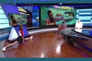 娜姐秀一字马，哈登目瞪口呆！