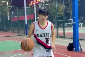 这小伙模仿杨瀚森什么水平？你别说，这脚步还挺像回事