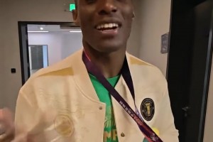 现在有一个冠军了！法比奥赛后不忘感谢前国安主帅塞蒂恩❤