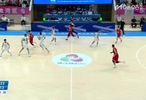 对胜利的渴望！首节一次攻防中辽宁队三人倒地拼抢球权，太拼了！