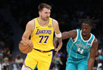 东契奇罕见暴扣引热议！湖人将帅盛赞卢卡：我能扣只是不想一直扣